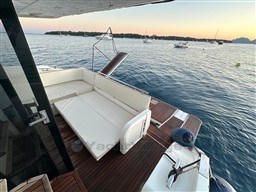 61317_kdrf7_05_cockpit_banquette_teck.jpg