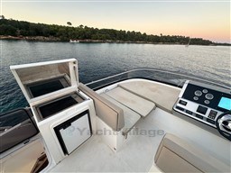 b903b_8nysr_13_flybridge_cuisine_exterieure.jpg
