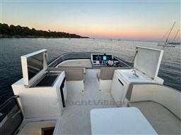 be58e_i19di_11_flybridge_console_meuble.jpg
