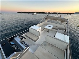 f6979_i1wdx_01_flybridge_ensemble_coucher_soleil.jpg