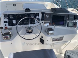 0e68a_qfdgz_bateau_moteur_riviera_43_fly_cap_med_12.jpg