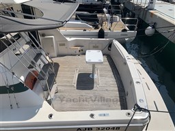 b97dc_rlylp_bateau_moteur_riviera_43_fly_cap_med_5.jpg