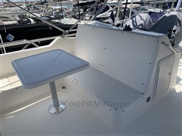 3f936_wactj_bateau_moteur_riviera_43_fly_cap_med_13.jpg