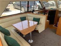09988_r9i6s_bateau_moteur_riviera_43_fly_cap_med_16.jpg