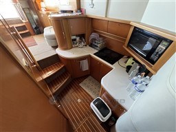 1af15_vpayt_yacht_sealine_t46_cap_med_21.jpg