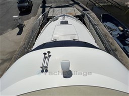 3d41b_uerra_yacht_sealine_t46_cap_med_14.jpg