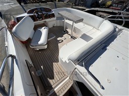 d0d1c_u88c8_yacht_sealine_t46_cap_med_11.jpg