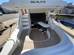 c12d2_11zca_yacht_sealine_t46_cap_med_10.jpg