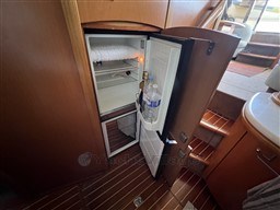 0b6ce_ityzf_yacht_sealine_t46_cap_med_22.jpg