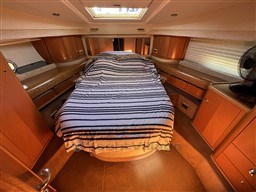 39cdc_i08fr_yacht_sealine_t46_cap_med_23.jpg