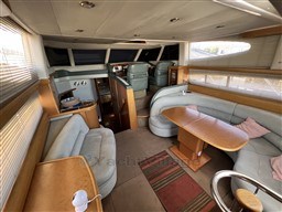 db305_j0lvz_yacht_sealine_t46_cap_med_16.jpg