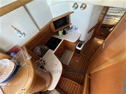 4abcb_tocq8_yacht_sealine_t46_cap_med_20.jpg