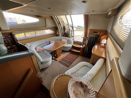 4dbfb_a3xyp_yacht_sealine_t46_cap_med_17.jpg