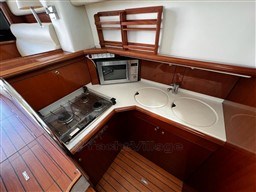 5d73b_giesy_jeanneau_prestige_36_cap_med_21.jpg