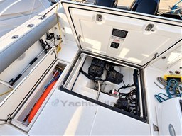 86ec4_h9oec_boston_whaler_205_conquest_cap_med_8.3.jpg