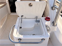 46aa1_jgth4_boston_whaler_205_conquest_cap_med_8.1.jpg
