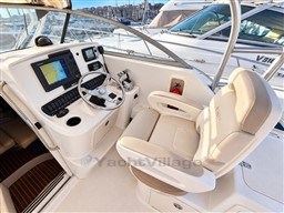 87008_efeey_boston_whaler_205_conquest_cap_med_9.jpg