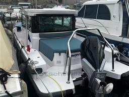 59985_wlpwz_axopar_28_cabin_cap_med_2.jpg