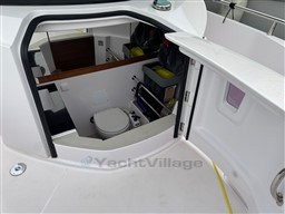 defae_dsvd4_axopar_28_cabin_cap_med_20.jpg