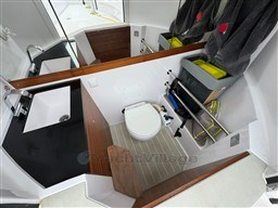 7859f_tcnck_axopar_28_cabin_cap_med_21.1.jpg