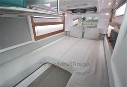 4ac54_7lvrr_axopar_28_cabin_cap_med_interieur.jpg