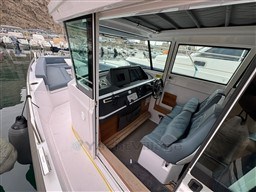 7a033_0m4c8_axopar_28_cabin_cap_med_12.jpg