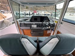 c1746_qdhi0_axopar_28_cabin_cap_med_14.jpg