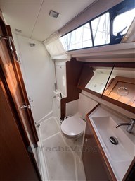 5010c_zdlb8_head_back_cabin_2_-_shower.jpg