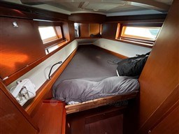 bf36f_ky4le_beneteau_oceanis_41_cap_med_14.jpg