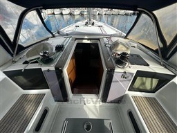 b560f_crhks_beneteau_oceanis_41_cap_med_9.jpg