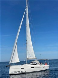 87582_glrjv_02_sous_voiles_profil_nom.jpg