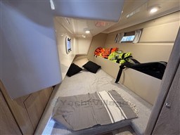 8b42f_hkt32_18_cabine_2.jpg