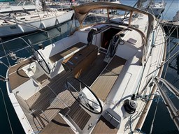 123ba_v4i46_dufour_405_gl_cap_med_6.jpg