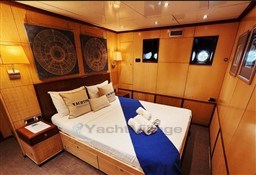 467dd_5xkji_yacht_cyos_cap_med_8.jpg