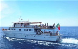 b880e_lw3id_yacht_cyos_cap_med_3.jpg