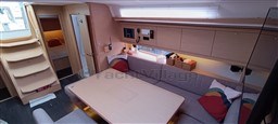 c5fdc_z3y9t_main_cabin_view_dufour_470.jpg