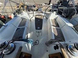 780b4_08dzf_beneteau_oceanis_43_cap_med_10.jpg