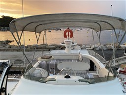 77d47_fwpeh_bateau_sealine-350-fly_8144723.jpg