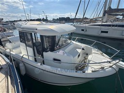 e7016_fq19j_jeanneau_merry_fisher_695_marlin_cap_med_3.jpg