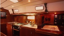 c9972_mhmvu_beneteau_50_cap_med_4.jpg