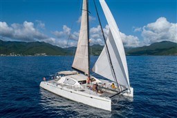 0729f_amfjq_cap_med_catamaran_bipago30_eclipse_602_12.jpg