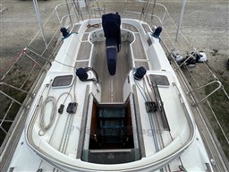 cb7a2_xgmqr_beneteau_oceanis_423_clipper_cap_med_11.jpg