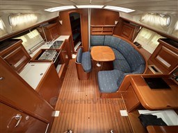 554e5_2wfev_beneteau_oceanis_423_clipper_cap_med_18.jpg
