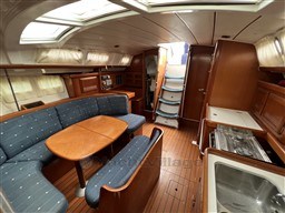 26b77_87v0m_beneteau_oceanis_423_clipper_cap_med_19.jpg