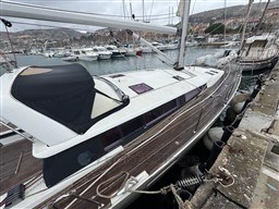 02eec_nb4xy_beneteau_sense_50_cap_med_5.jpg