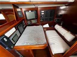 a9439_m8dzu_voilier_beneteau_oceanis_411_clipper_cap_med_17.jpg