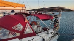 534ff_hgci9_voilier_beneteau_oceanis_411_clipper_cap_med_3.jpg