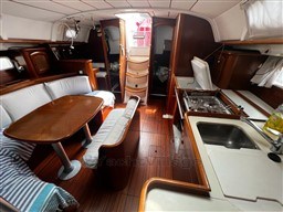 9f4d7_airwq_voilier_beneteau_oceanis_411_clipper_cap_med_15.jpg