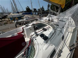 dd502_5fuk0_voilier_beneteau_oceanis_411_clipper_cap_med_12.jpg