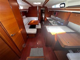 c4e19_yj53w_voilier_dufour_375_camargue_cap_med_19.jpg